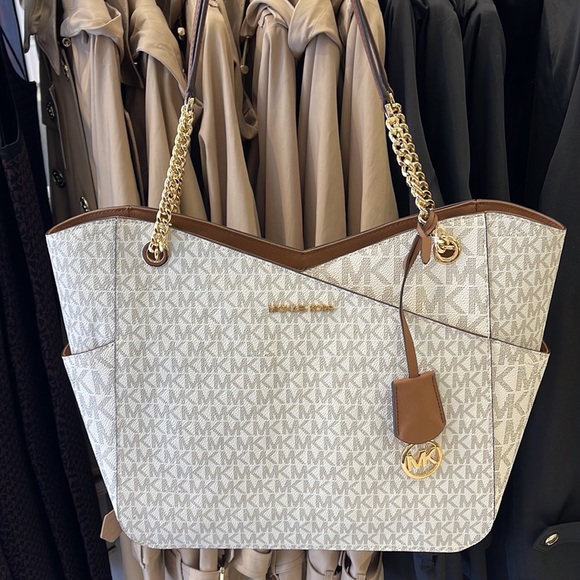 Michael Kors Jet Set Travel Large Chained Tote Shoulder Bag MK Vanilla 
NWT - Picture 8 of 16